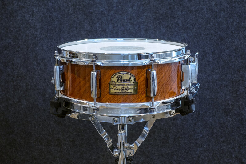 Pearl Omar Hakim African Mahogany 13" x 5" Snare Drum