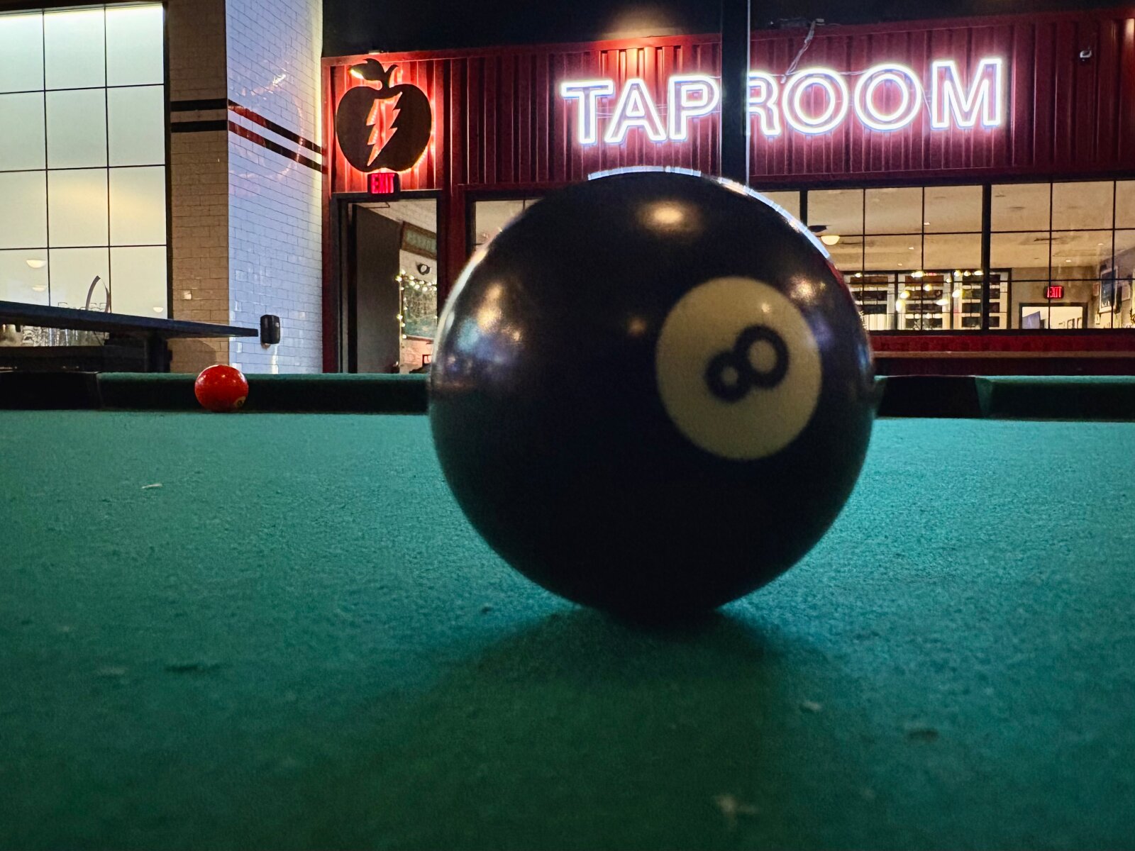 The Eight Ball - Black