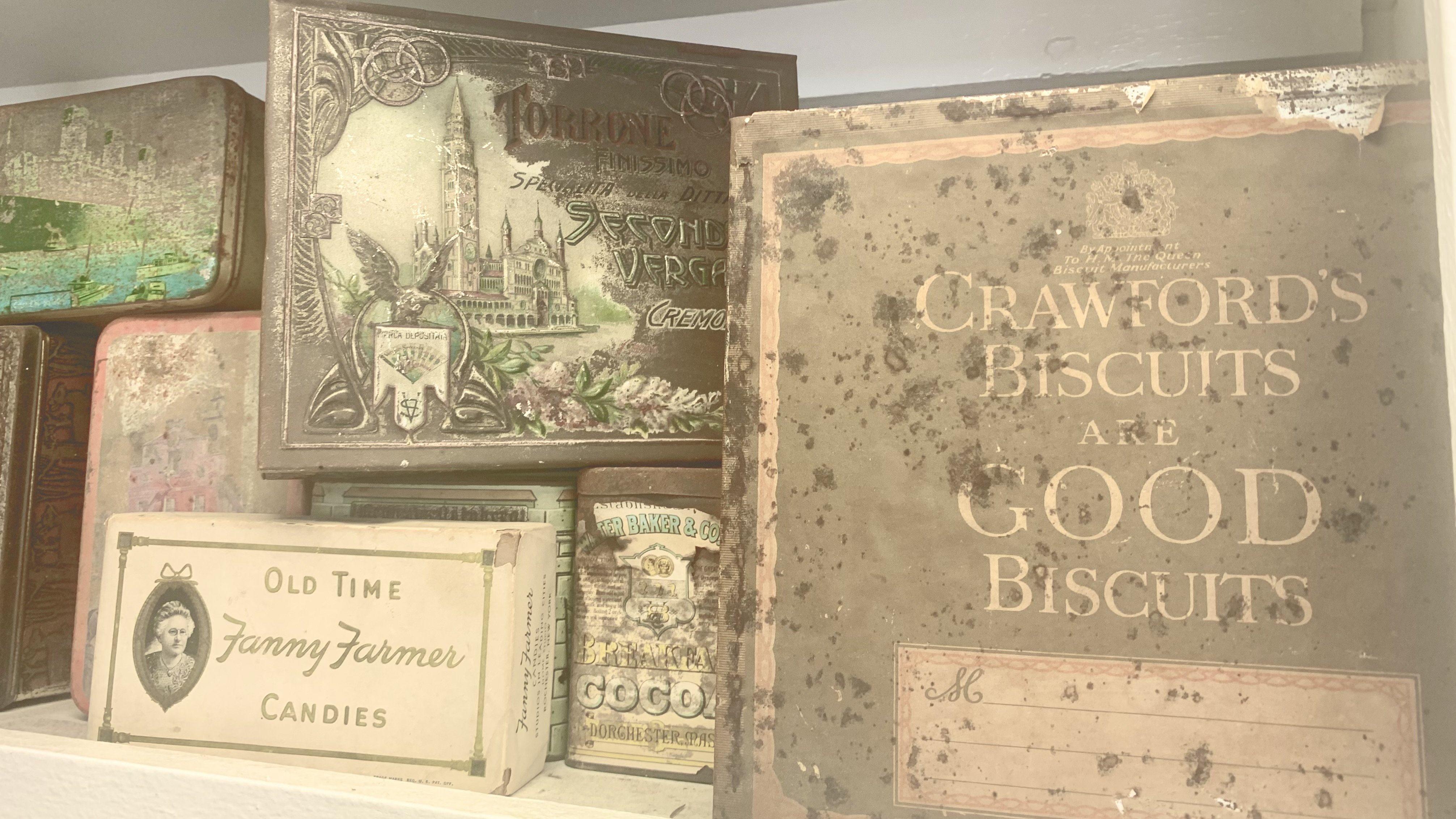 Comics & Graphic Novels Series